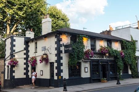 Best places for outdoor dining in Notting Hill, Windsor Castle pub