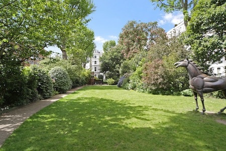 Notting Hill and Kensington Garden Squares - Lexham Gardens